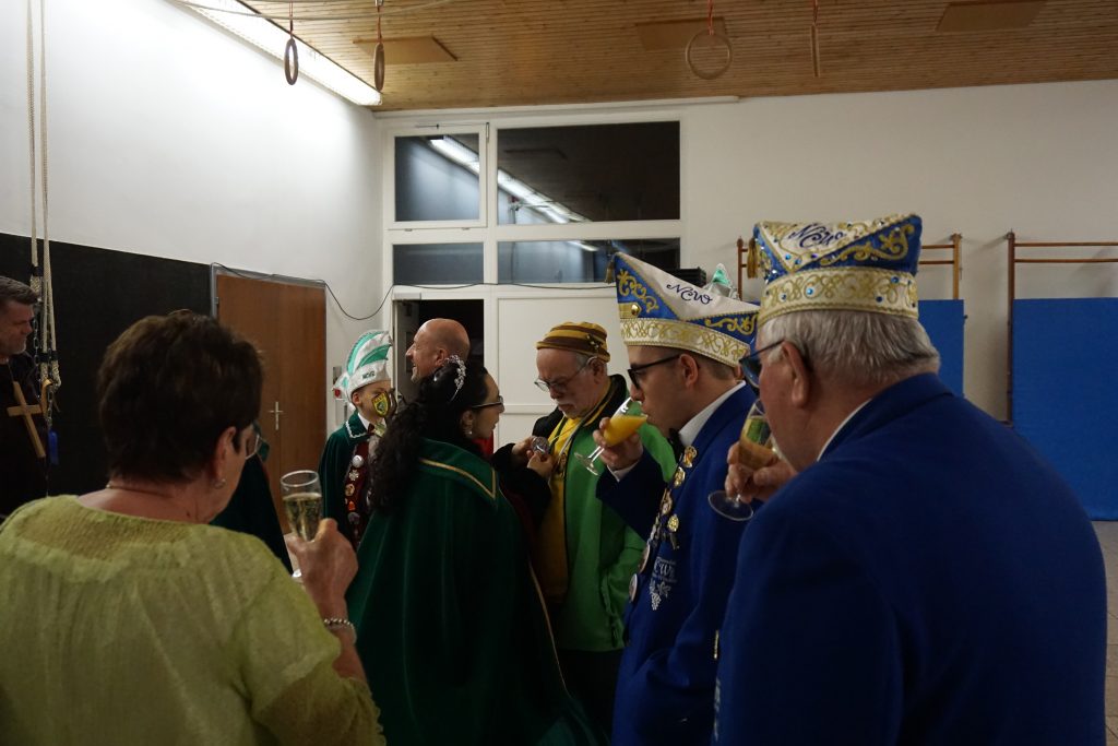 Impressionen von unseren Bunten Abenden 2023 - Sektempfang