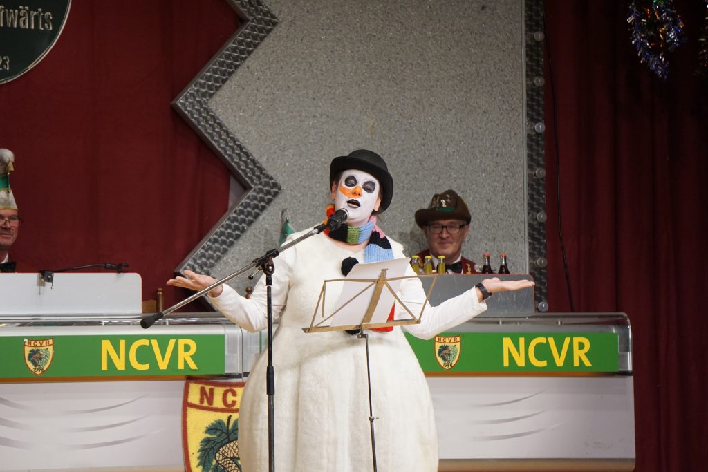 Impressionen von unseren Bunten Abenden 2023 - Vera als Schneemann