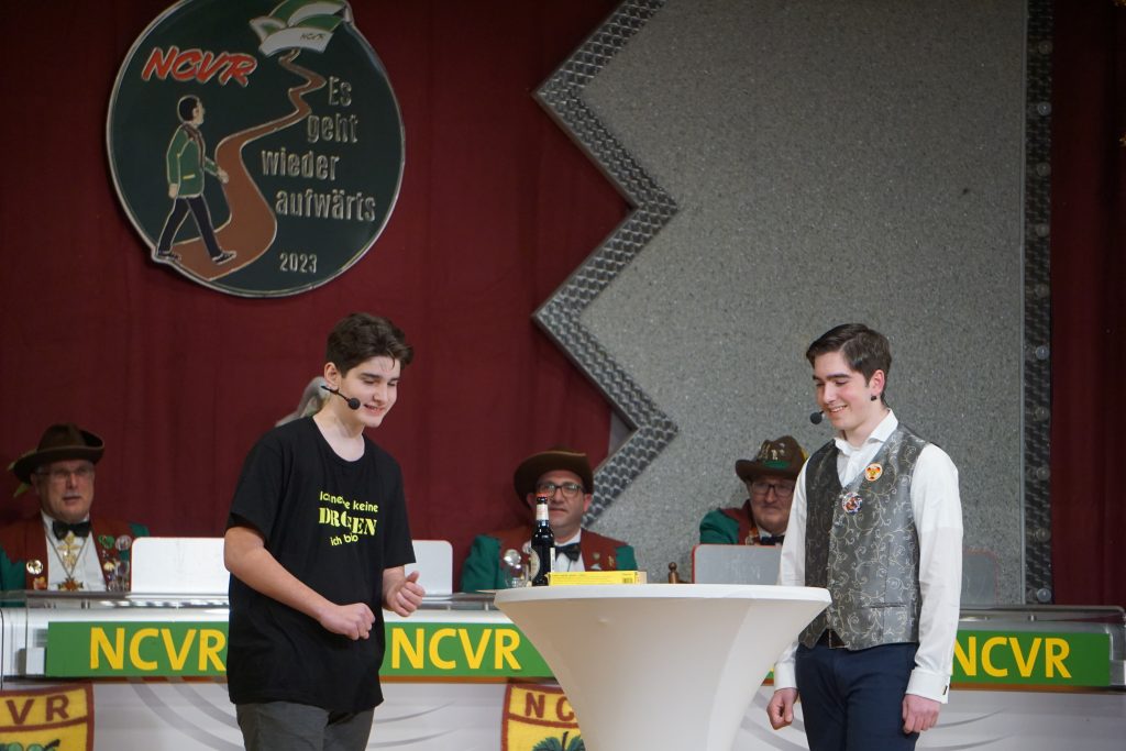 Impressionen von unseren Bunten Abenden 2023 - Büttenrede der Brüder Konstantin und Leonard