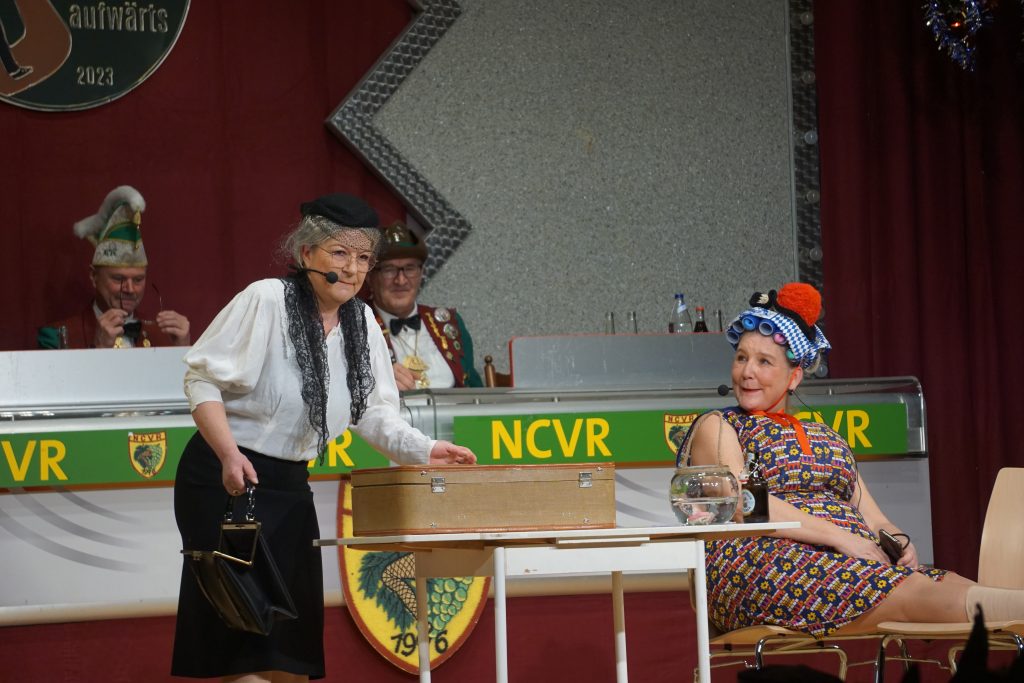 Impressionen von unseren Bunten Abenden 2023 - Michaela & Susi als Die Gruschtle