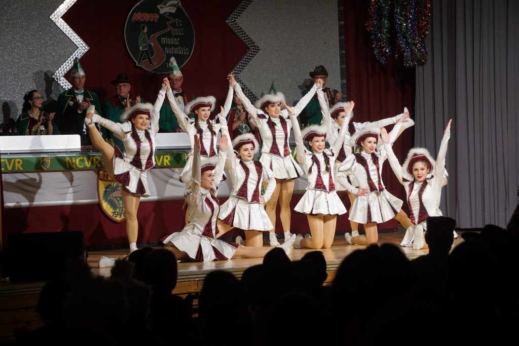 Impressionen von unseren Bunten Abenden 2023 - Gardetanz unserer Prinzengarde