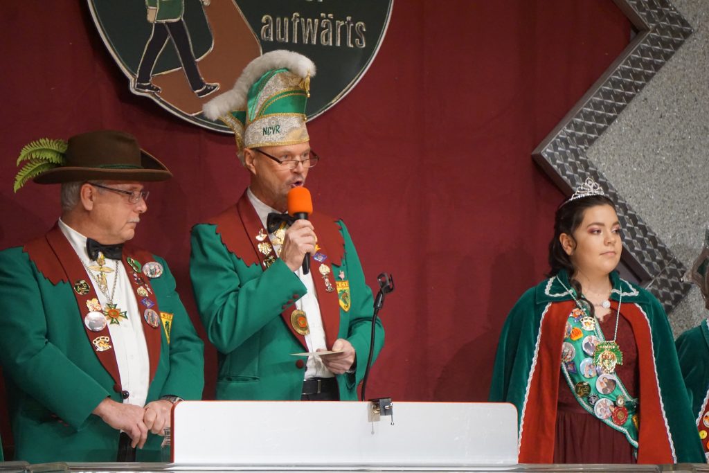 Impressionen von unseren Bunten Abenden 2023 - Unser Sitzungspräsident Ferdi