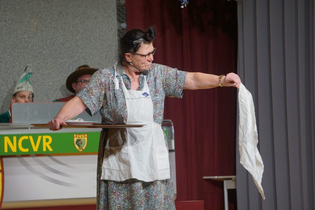 Impressionen von unseren Bunten Abenden 2023 - Birgit Pfeiffer als Elsbeth Gscheidle