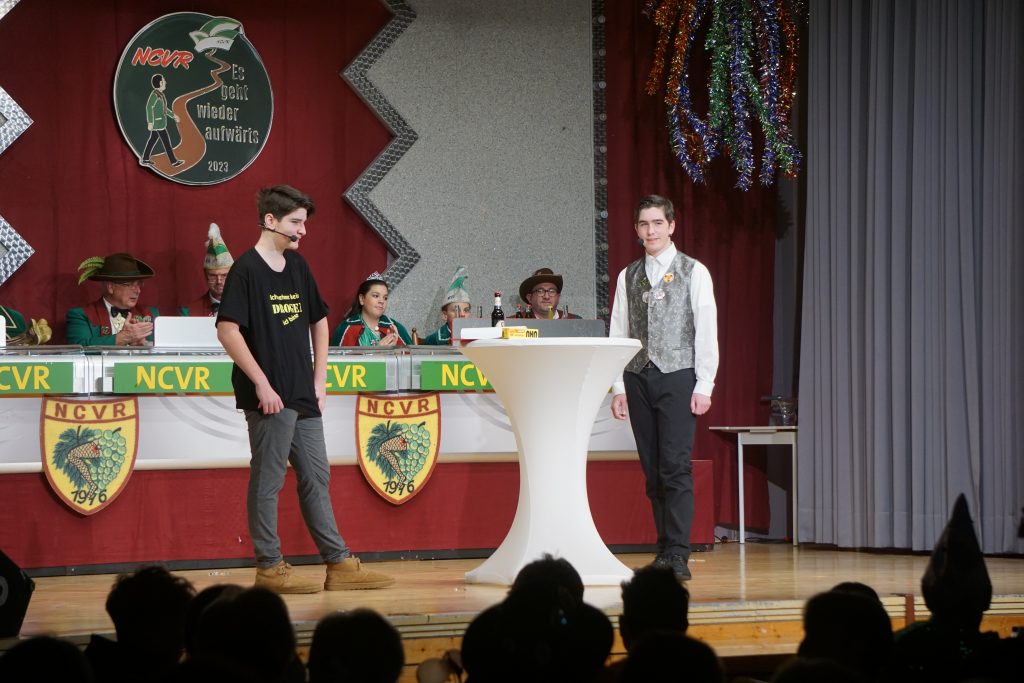 Impressionen von unseren Bunten Abenden 2023 - Büttenrede der Brüder Konstantin und Leonard