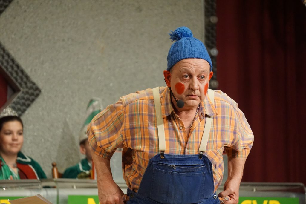 Impressionen von unseren Bunten Abenden 2023 - Thomas vom KNC als der Junge vom Lande