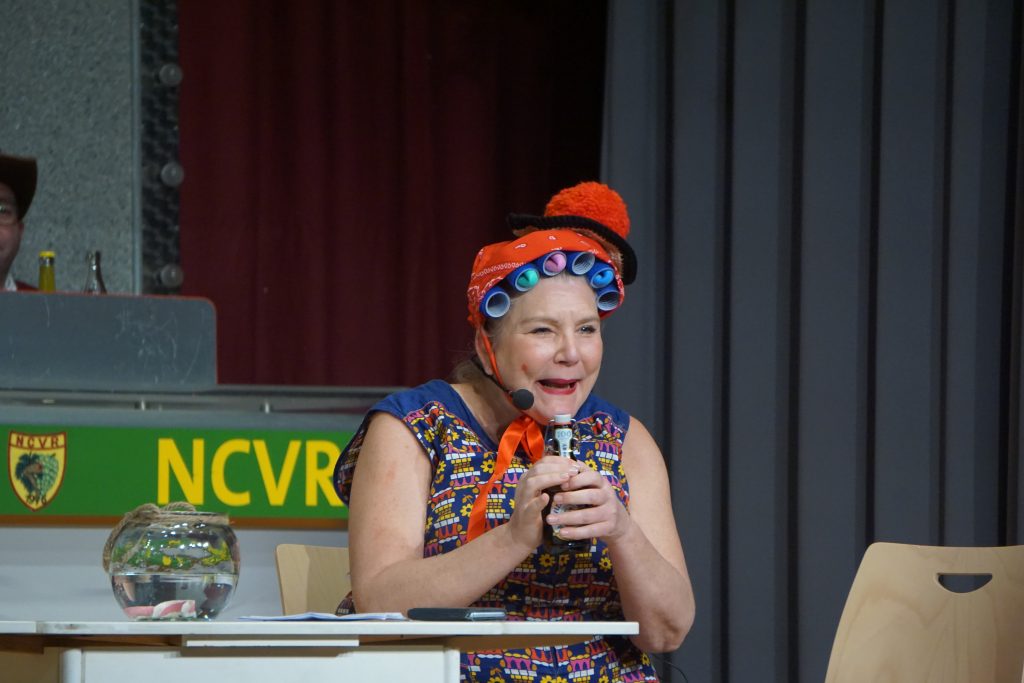 Impressionen von unseren Bunten Abenden 2023 - Michaela & Susi als Die Gruschtle