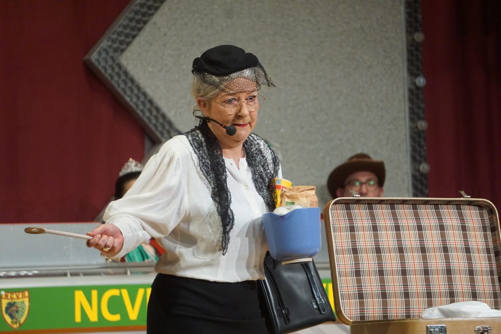 Impressionen von unseren Bunten Abenden 2023 - Michaela & Susi als Die Gruschtle