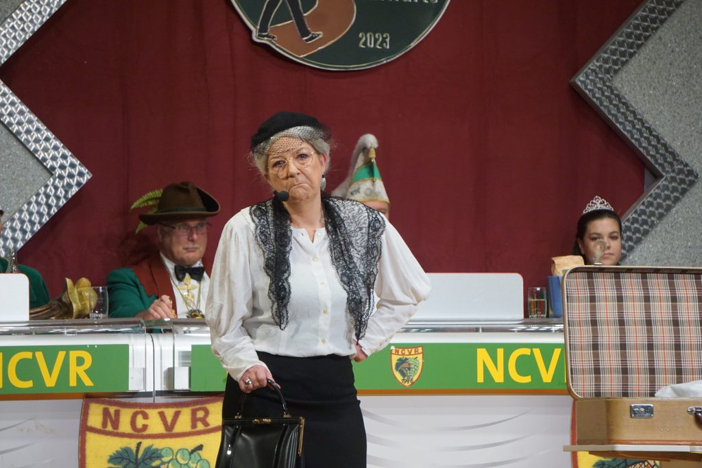 Impressionen von unseren Bunten Abenden 2023 - Michaela & Susi als Die Gruschtle